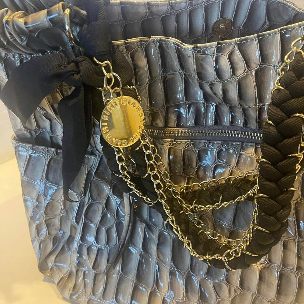 GIANNIBINI  PURSE. like new..  grey and black...  gorgeous...  magnetic closure